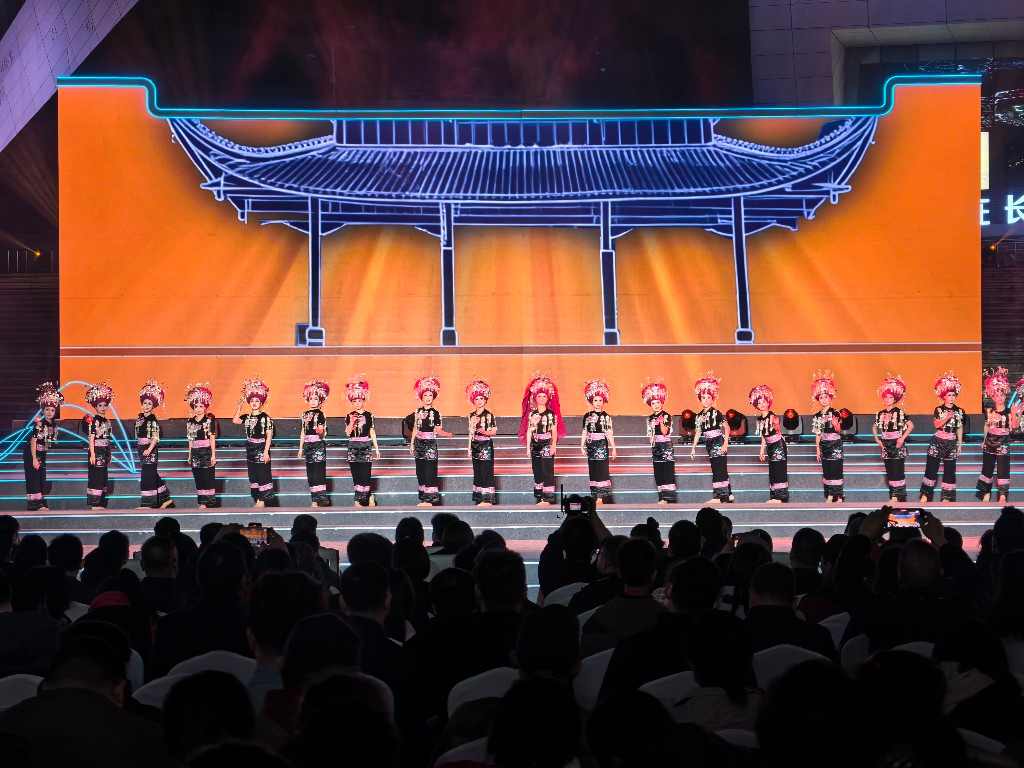 湖南举办“欢乐潇湘”优秀群众文艺作品展演活动