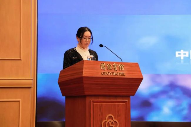 中国互联网协会互联网投融资工作委员会副主任委员田圣洁宣读《倡议书》