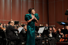 (原中央歌剧院女高音歌唱家,国家⼀级演员 王威) (原中央歌剧院女高音歌唱家,国家⼀级演员 王威)