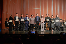 (爱心大使颁奖仪式大合影) (爱心大使颁奖仪式大合影)