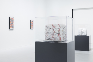 方力钧个展「观·近远」展览现场凯旋画廊，2024