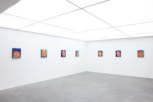 方力钧个展「观·近远」展览现场凯旋画廊，2024