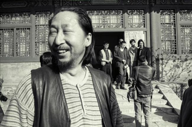 中国政治波普运动的核心人物之一的画家王广义。（1996年4月20日摄于万寿寺北京艺术博物馆内“大众样板”艺术展现场）