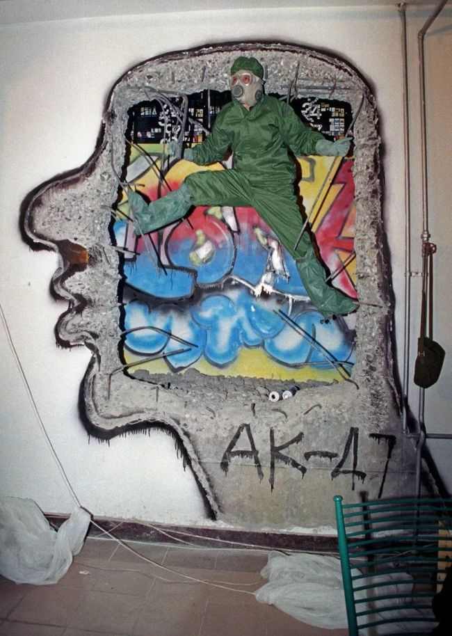 张大力作品《对话》。（1999年3月摄于北京印刷博物馆）