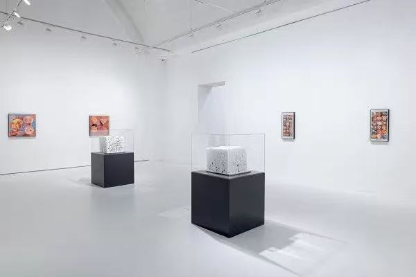 方力钧:于历史处境中洞察“痛感” 方力钧:于历史处境中洞察“痛感”