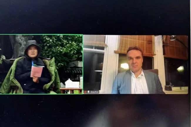 嘉宾连线：右-夏德明（Dominic Sachsenmaier）德国哥廷根大学讲座教授、欧洲科学与艺术学院院士