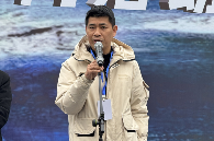 中国美术家协会水彩画艺术委员会副主任，广西美术家协会副主席，广西水彩画家协会主席，全国青联常委黄华兆讲话