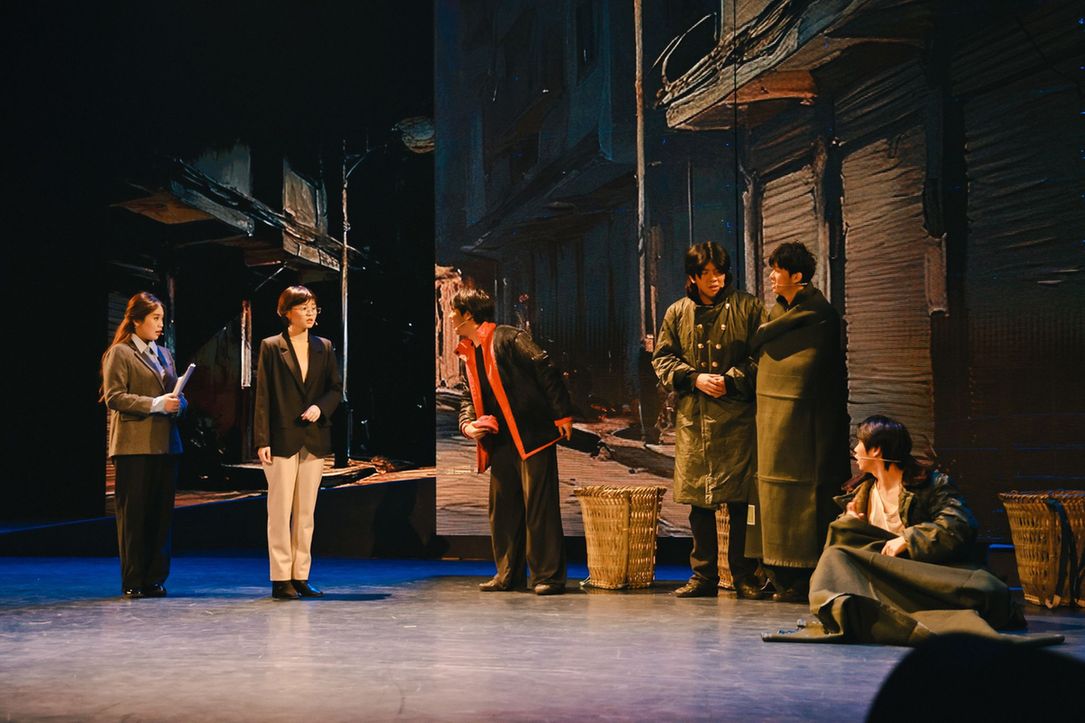 西南民族大学廉洁文化“大思政课”情景剧《红叶映初心》上演