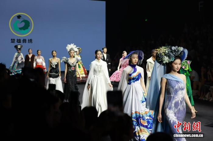 楚雄彝绣:从“云南名片”迈向“世界语言”