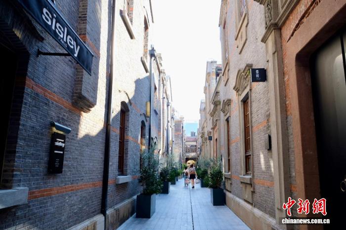 (寻味中华丨非遗)清水砖墙通中西 石库门百年更“摩登”