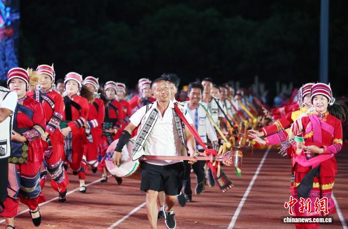 (寻味中华|非遗)万朵莲花开海市 彝族火把节点燃狂欢盛宴