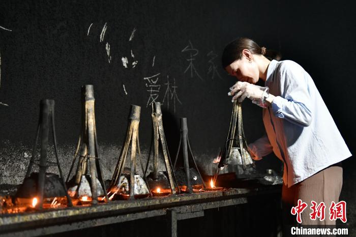 留学生在旌德变身“制墨学徒” 助千年徽墨香飘海外