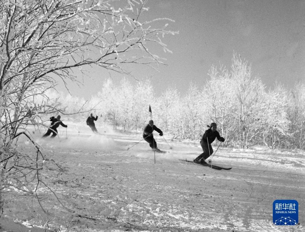 时光相册丨新雪季开启!影像见证中国滑雪“华丽转身”