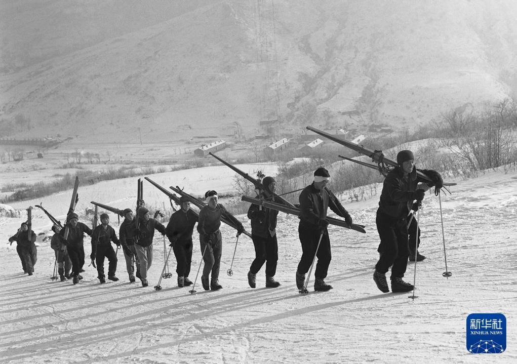 时光相册丨新雪季开启!影像见证中国滑雪“华丽转身”