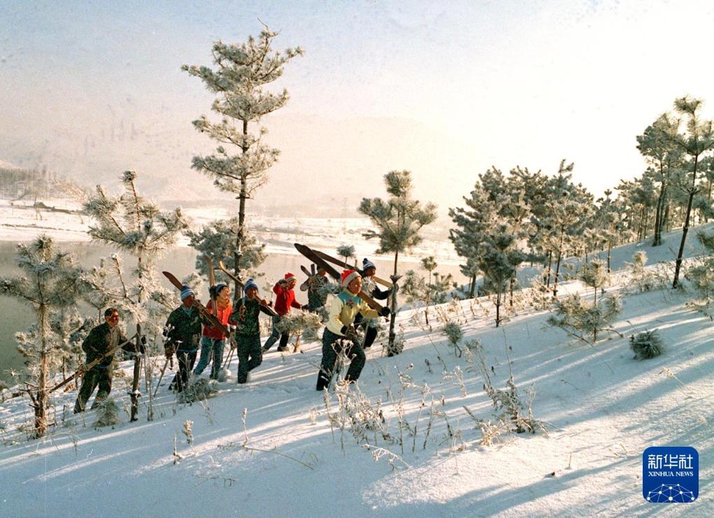 时光相册丨新雪季开启!影像见证中国滑雪“华丽转身”