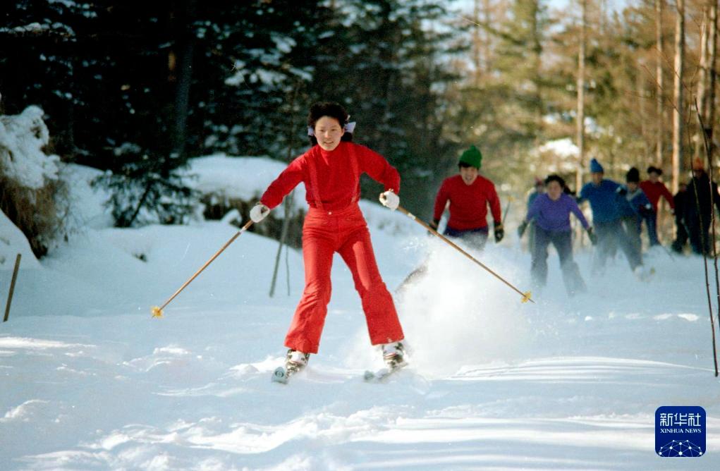 时光相册丨新雪季开启!影像见证中国滑雪“华丽转身”