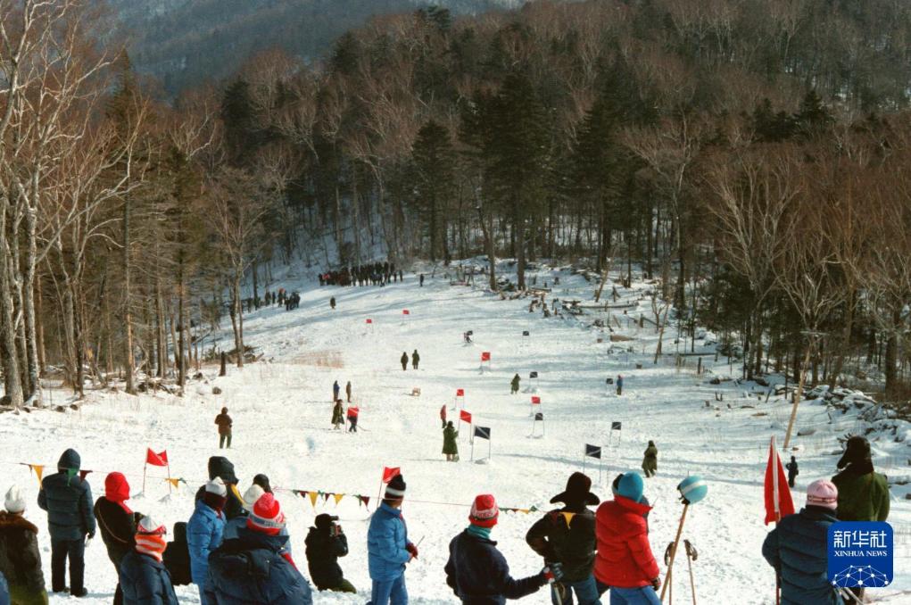 时光相册丨新雪季开启!影像见证中国滑雪“华丽转身”