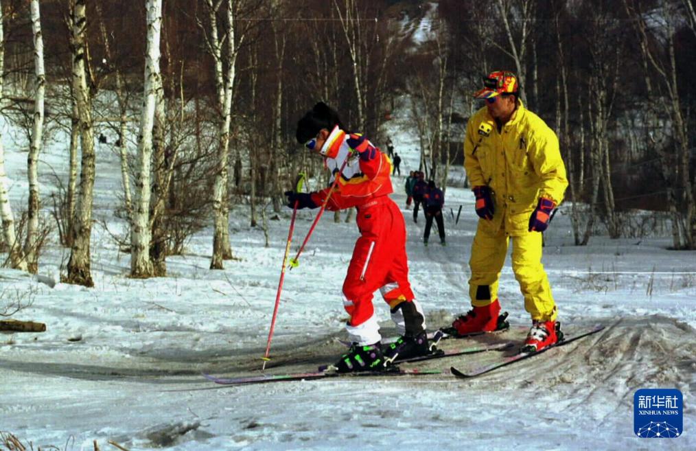 时光相册丨新雪季开启!影像见证中国滑雪“华丽转身”