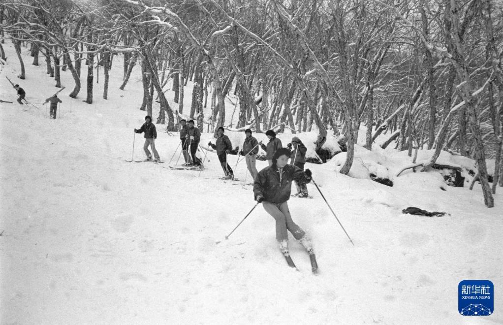 时光相册丨新雪季开启!影像见证中国滑雪“华丽转身”