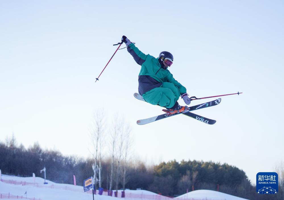 时光相册丨新雪季开启!影像见证中国滑雪“华丽转身”