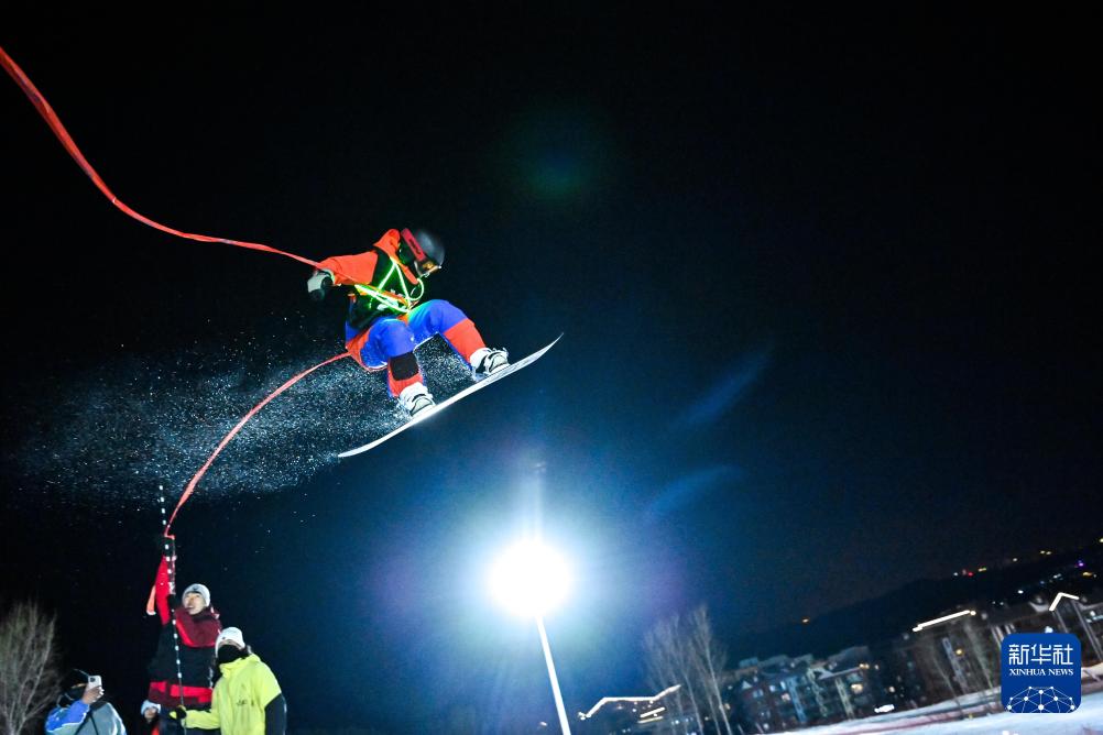 时光相册丨新雪季开启!影像见证中国滑雪“华丽转身”