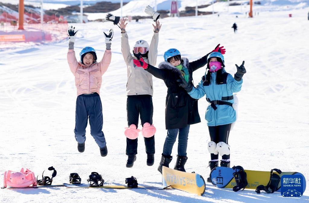 时光相册丨新雪季开启!影像见证中国滑雪“华丽转身”