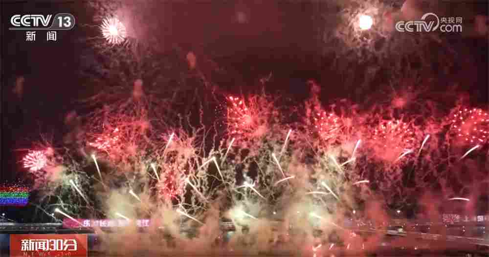 多地景区景点上演“人从众”模式 文旅消费新场景激活假日消费新活力