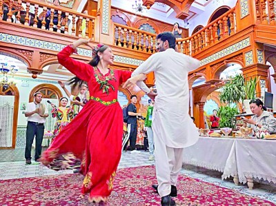 【砥砺奋进七十载 天山南北谱华章】在新疆,一路风景一路歌 【砥砺奋进七十载 天山南北谱华章】在新疆,一路风景一路歌