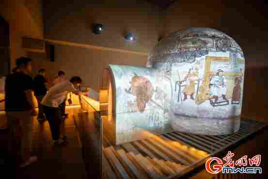 组图|这家博物馆,用3D Mapping把古墓壁画“请出来” 组图|这家博物馆,用3D Mapping把古墓壁画“请出来”