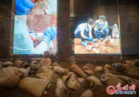 组图|这家博物馆,用3D Mapping把古墓壁画“请出来” 组图|这家博物馆,用3D Mapping把古墓壁画“请出来”