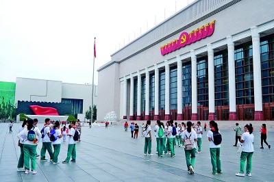 承载血与火的记忆 展现中流砥柱作用