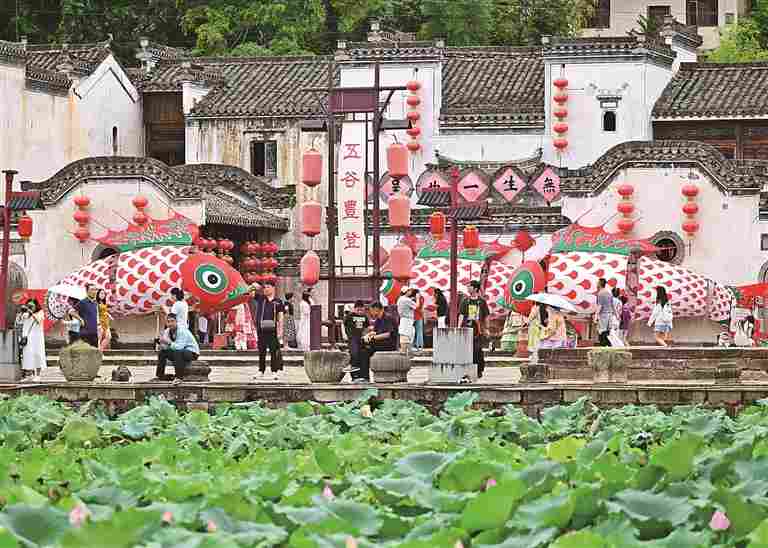 全国乡村工匠超13万人,带动乡村500多万人就业增收——老手艺成就“新饭碗” 全国乡村工匠超13万人,带动乡村500多万人就业增收——老手艺成就“新饭碗”
