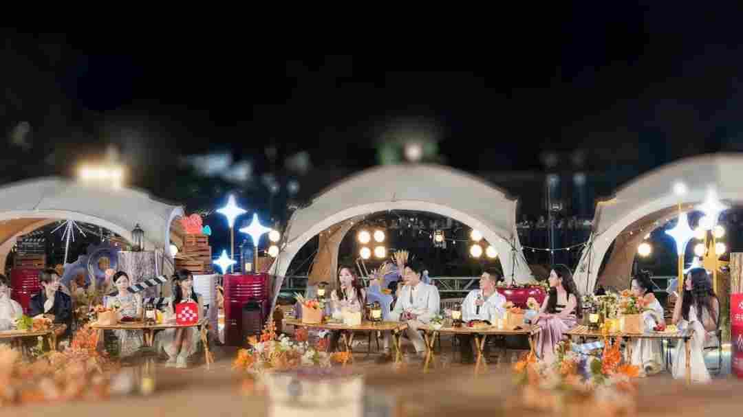 超8100亿元!中国电影行业正从单一票房经济向多元化消费生态转型 超8100亿元!中国电影行业正从单一票房经济向多元化消费生态转型