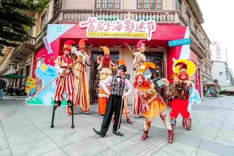 超8100亿元!中国电影行业正从单一票房经济向多元化消费生态转型 超8100亿元!中国电影行业正从单一票房经济向多元化消费生态转型