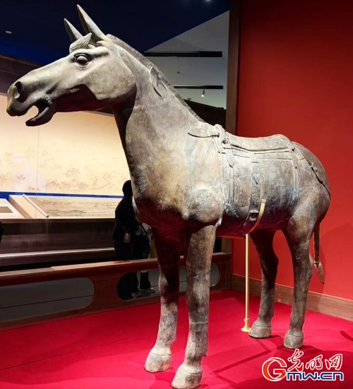 【组图】马騳骉騛……这场文化展“万马奔腾”