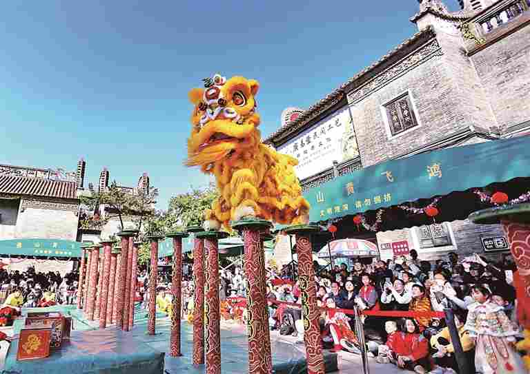 传统庙会缘何圈粉年轻人